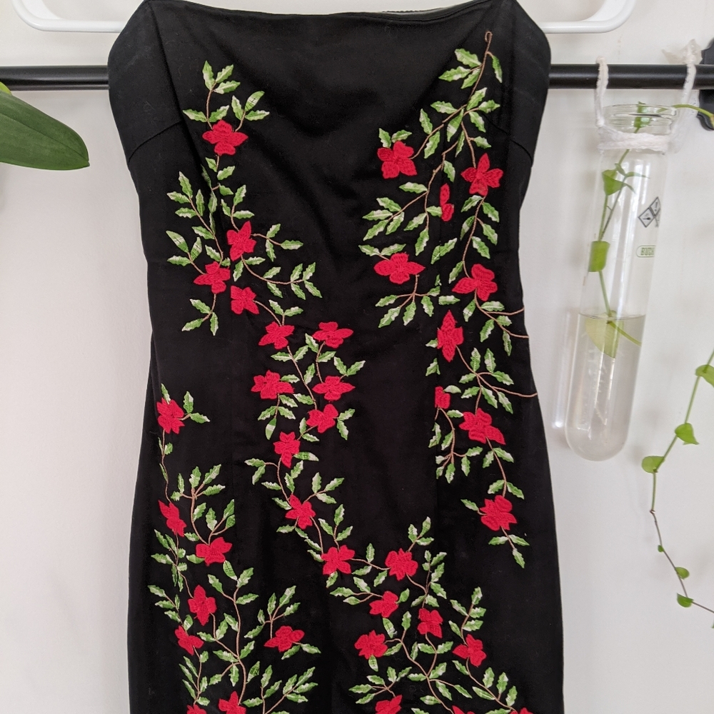 GUESS Vine Roses Dress - Picture 8 of 9